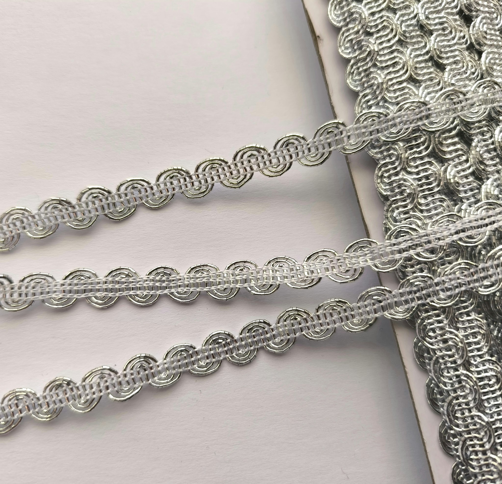 Glittrigt band, "silver", 0,8 cm
