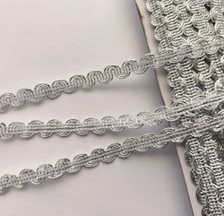 Glittrigt band, "silver", 0,8 cm