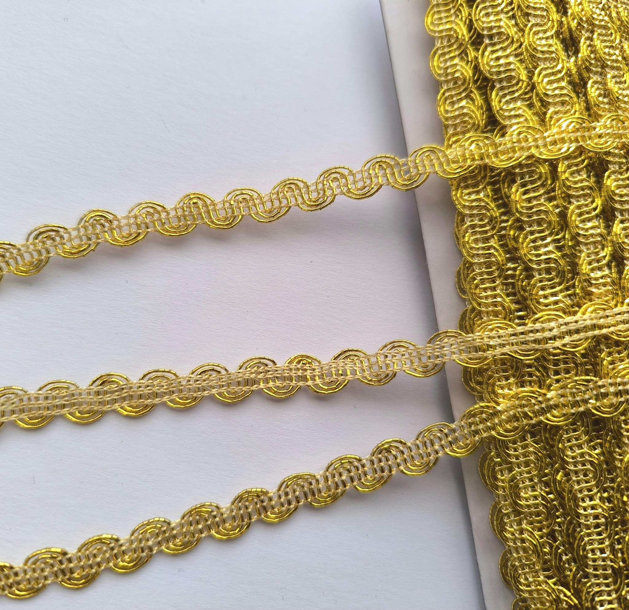 Glittrigt band, "Guld", 0,8 cm
