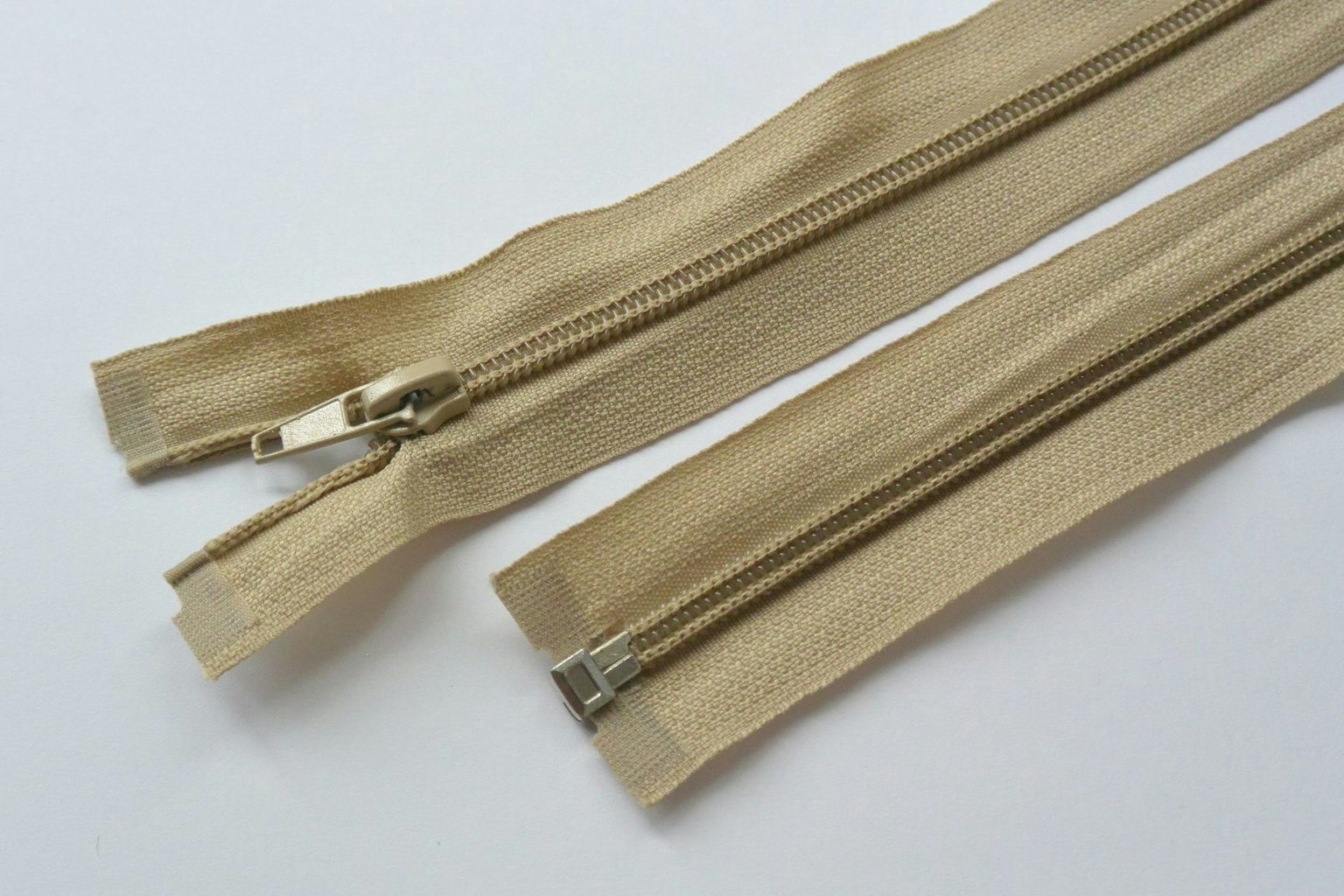 Dragkedja, blixtlås 5mm 35-75 cm. Beige.