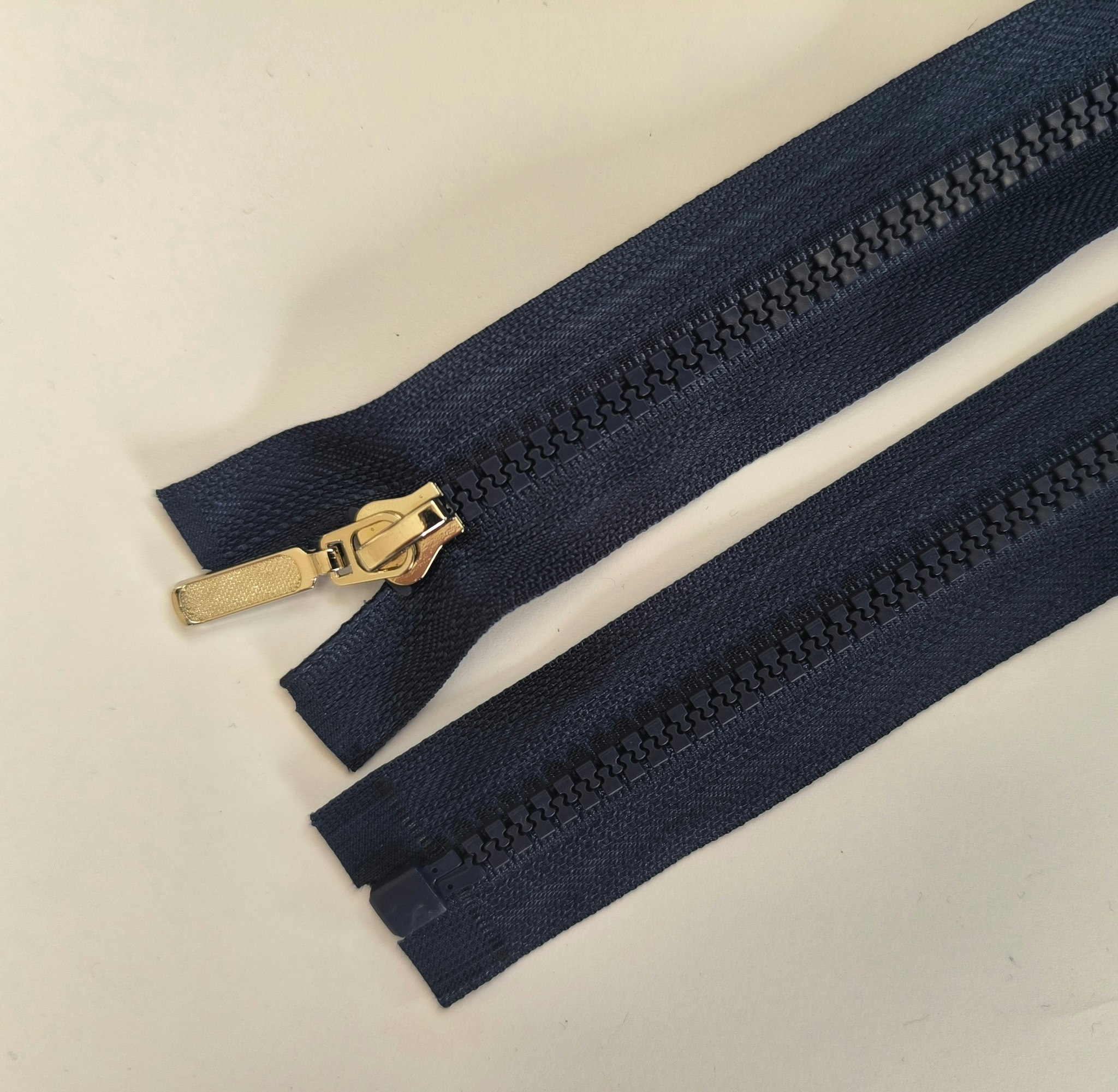 Dragkedja, blixtlås 6 mm 60 cm. Marinblå