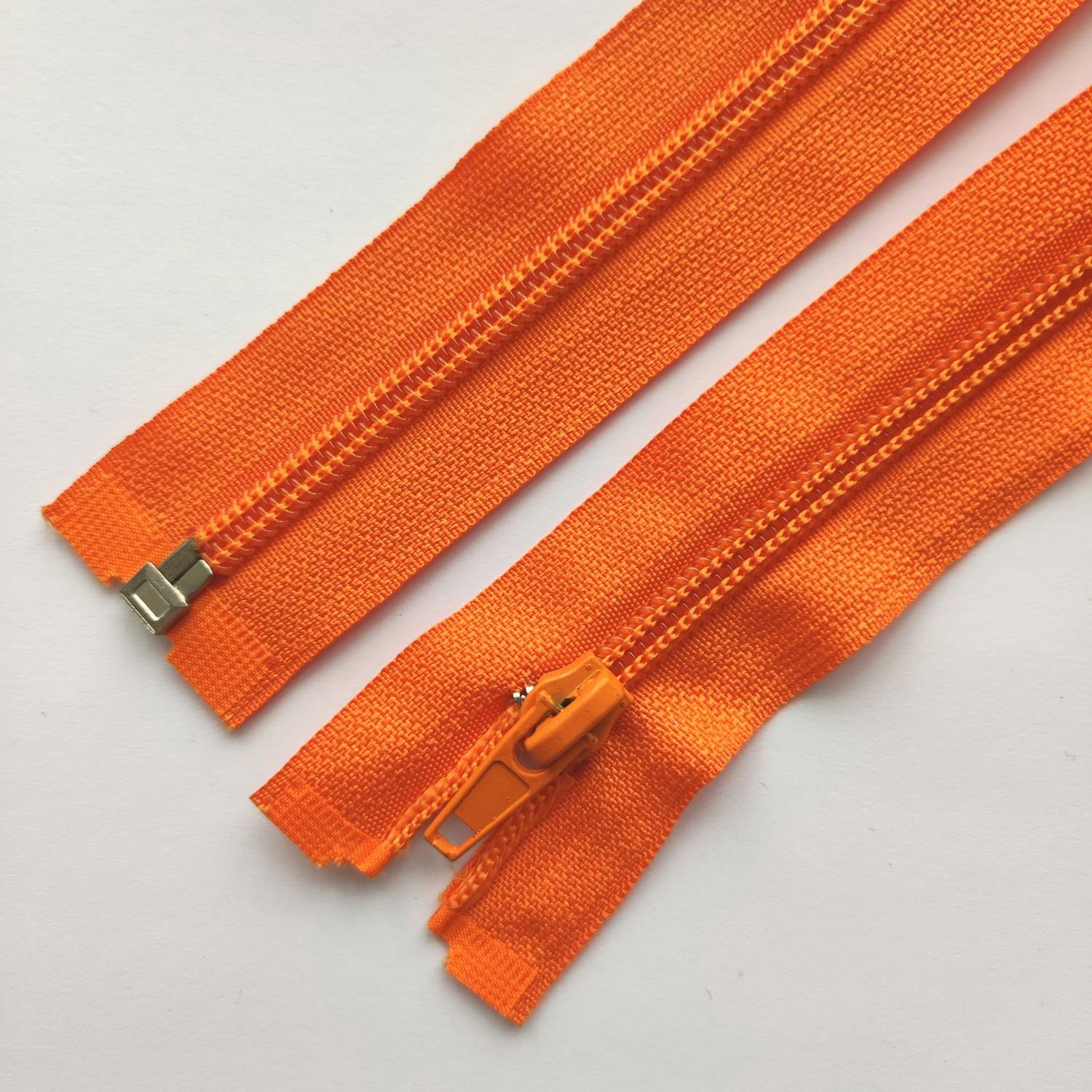 Dragkedja, blixtlås 5mm 30-75 cm. Orange.