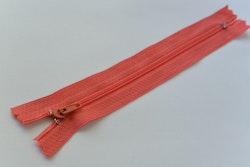 16 cm dragkedja. Korall.