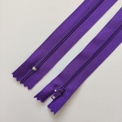 18 cm dragkedja. Lila.
