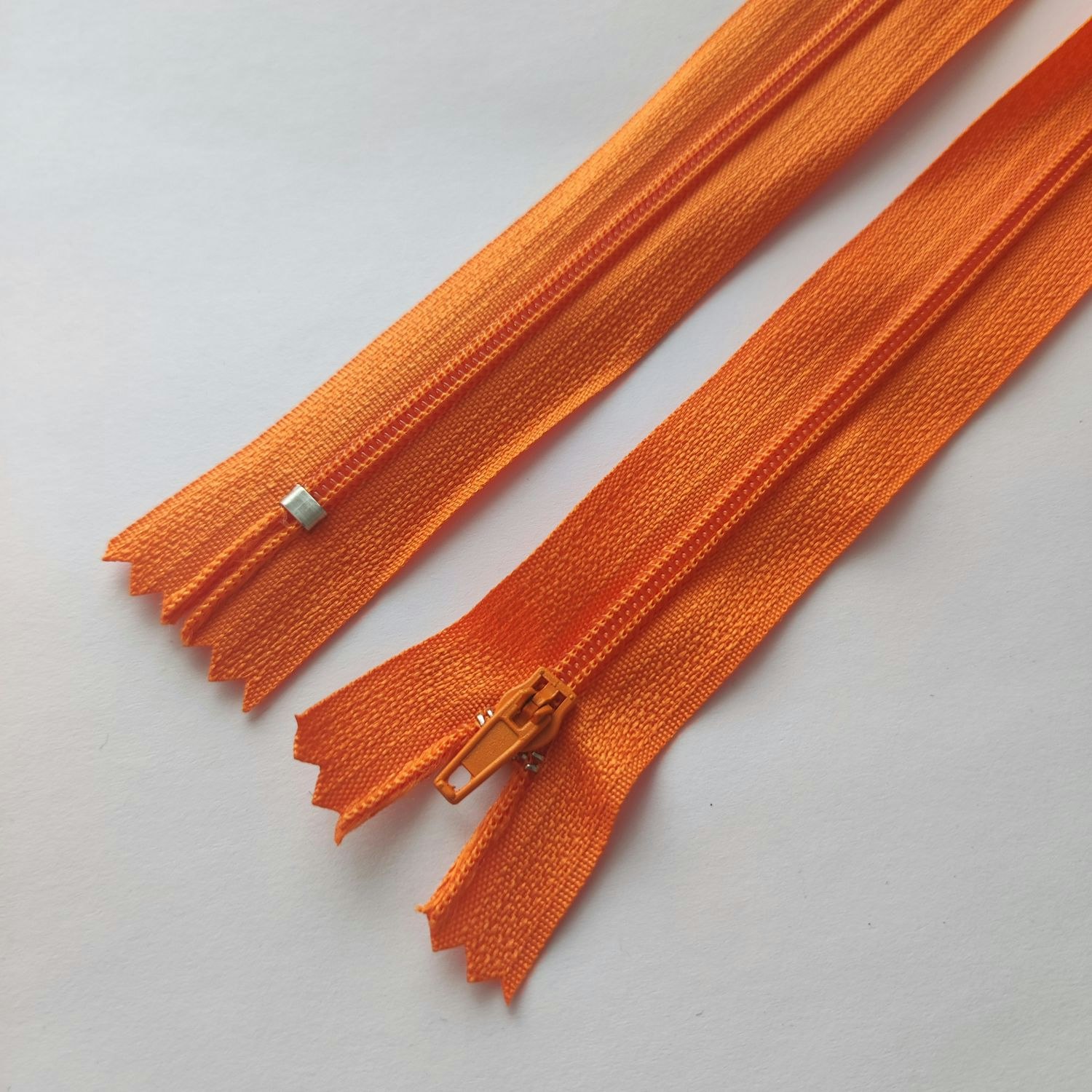 18 cm dragkedja. Orange.