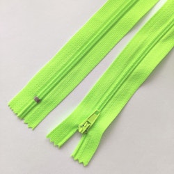 25 cm dragkedja. Neon limegul.