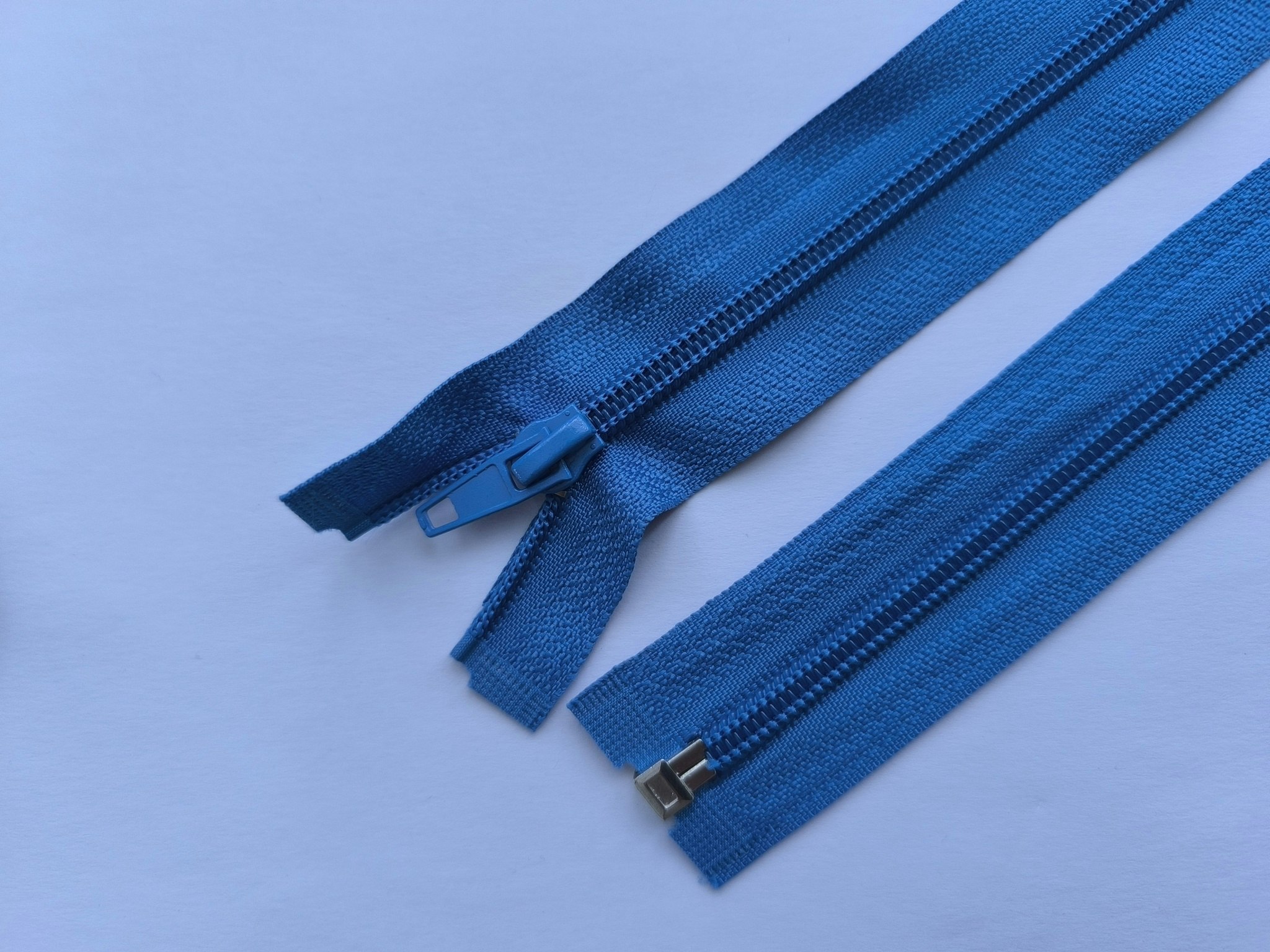 Dragkedja, blixtlås 5mm, 65 cm. Blå.