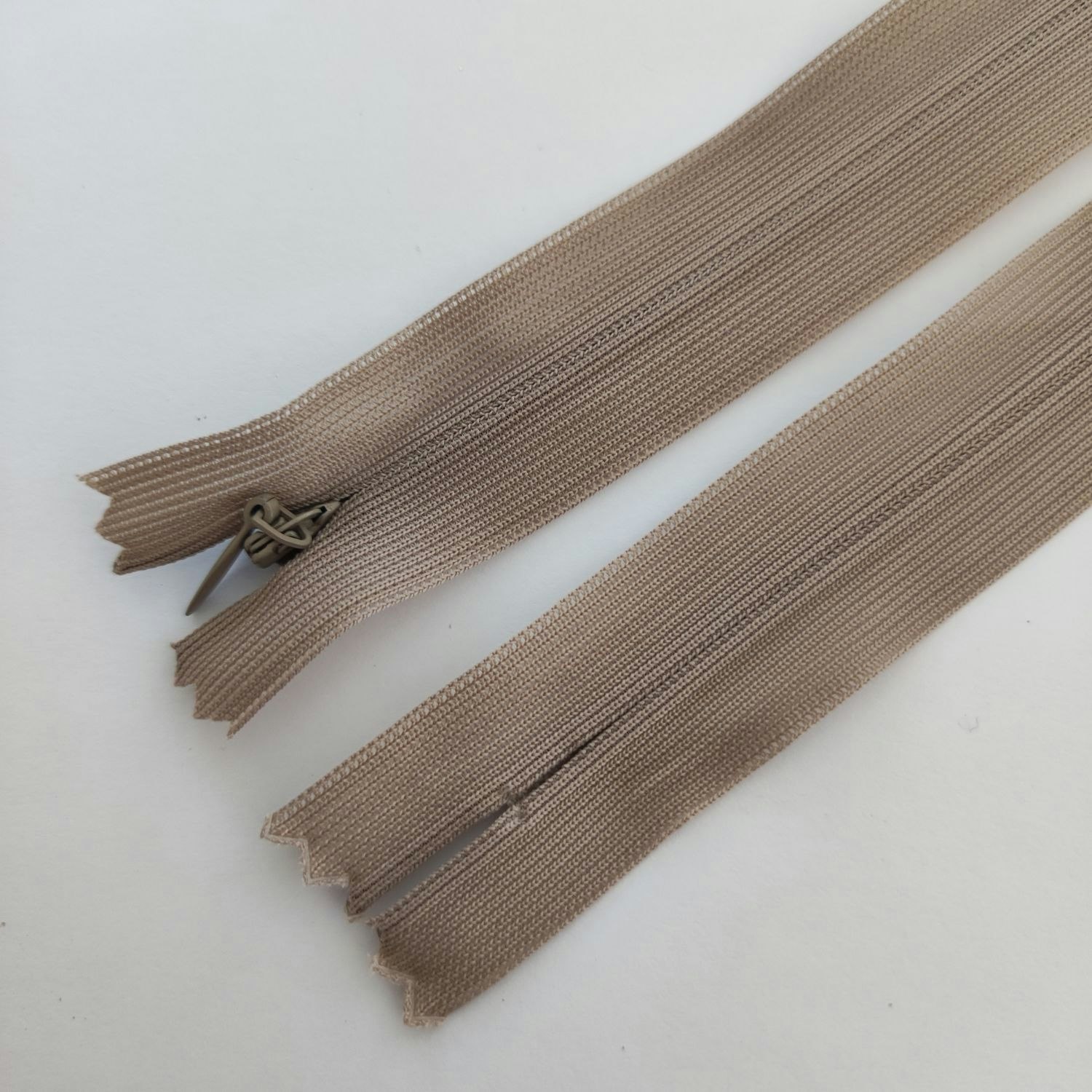 Osynligt, dolt blixtlås, 30 cm. Beige. (EU)