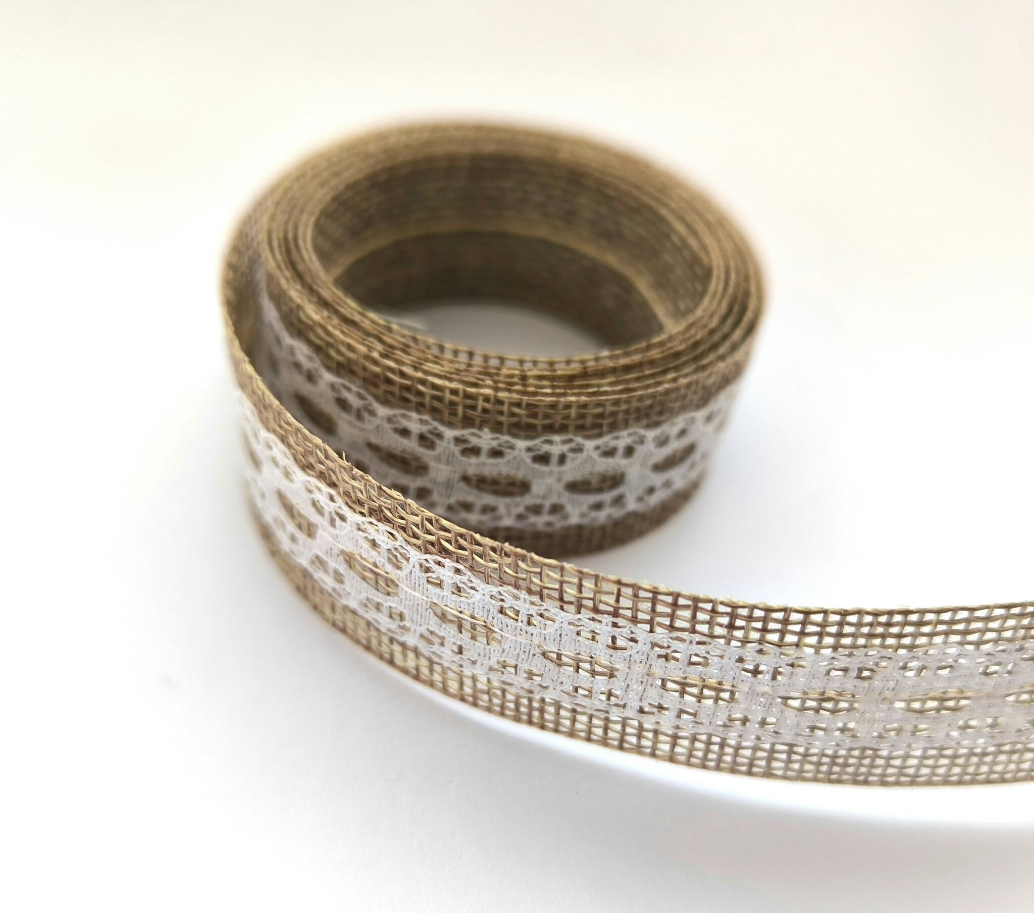Juteband med spets, 25 mm