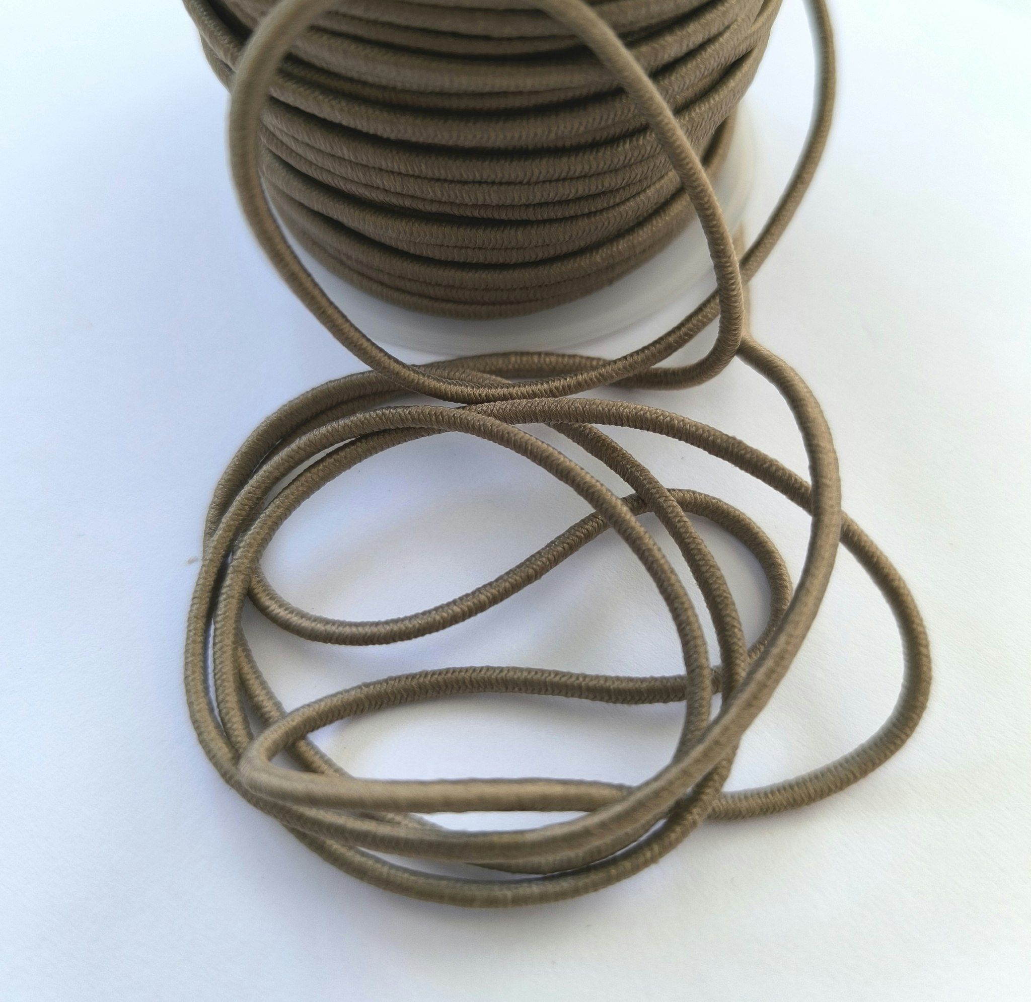 Rundresår, anoraksnodd, beige 2 mm