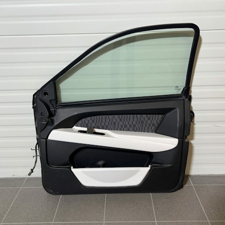Dörr Höger Svart - Ligier IXO (Beg)