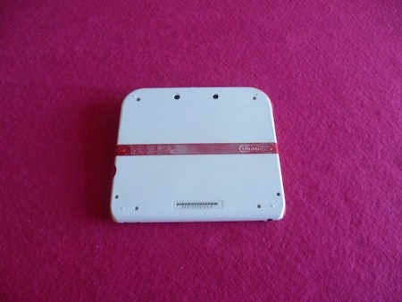Nintendo 2DS konsol Röd/Vit med originalladdare