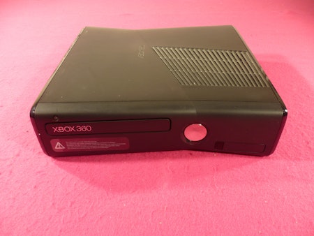 XBOX 360 Slim Konsol 250 GB inkl 2 st handkontroller