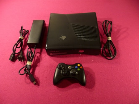 Xbox 360 Konsol 4 GB inkl. Handkontroll