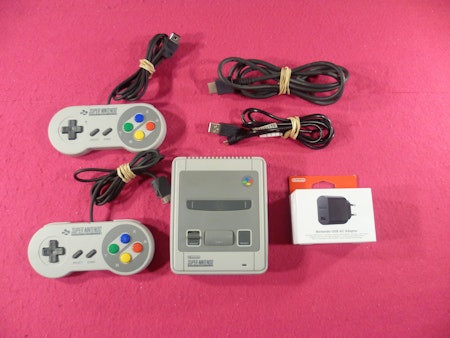 Super Nintendo Classic Mini Konsol inkl. 2 st handkontroller
