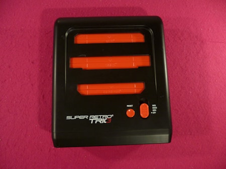 Super Retro Trio konsol inkl. 2 st handkontroller OBS LÄS!