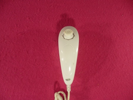 Nun-Chuck Vit Tredjepartstillverkad (MadCatz) - Nintendo Wii