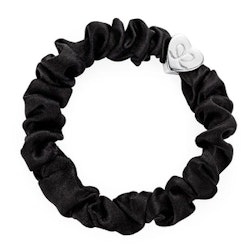 By Eloise Silver Hjärta sidenscrunchie