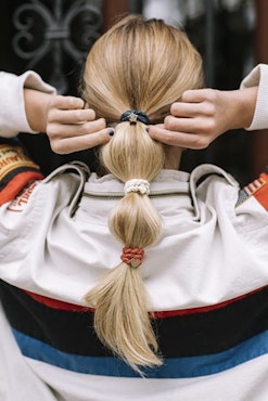 By Eloise Röd, Vit, Blå