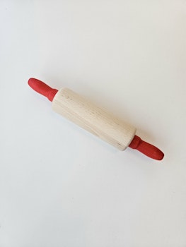 Kavel med rött handtag
