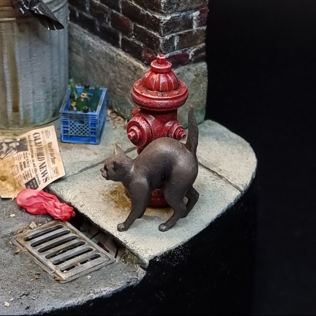 Hissing Cat Figurine