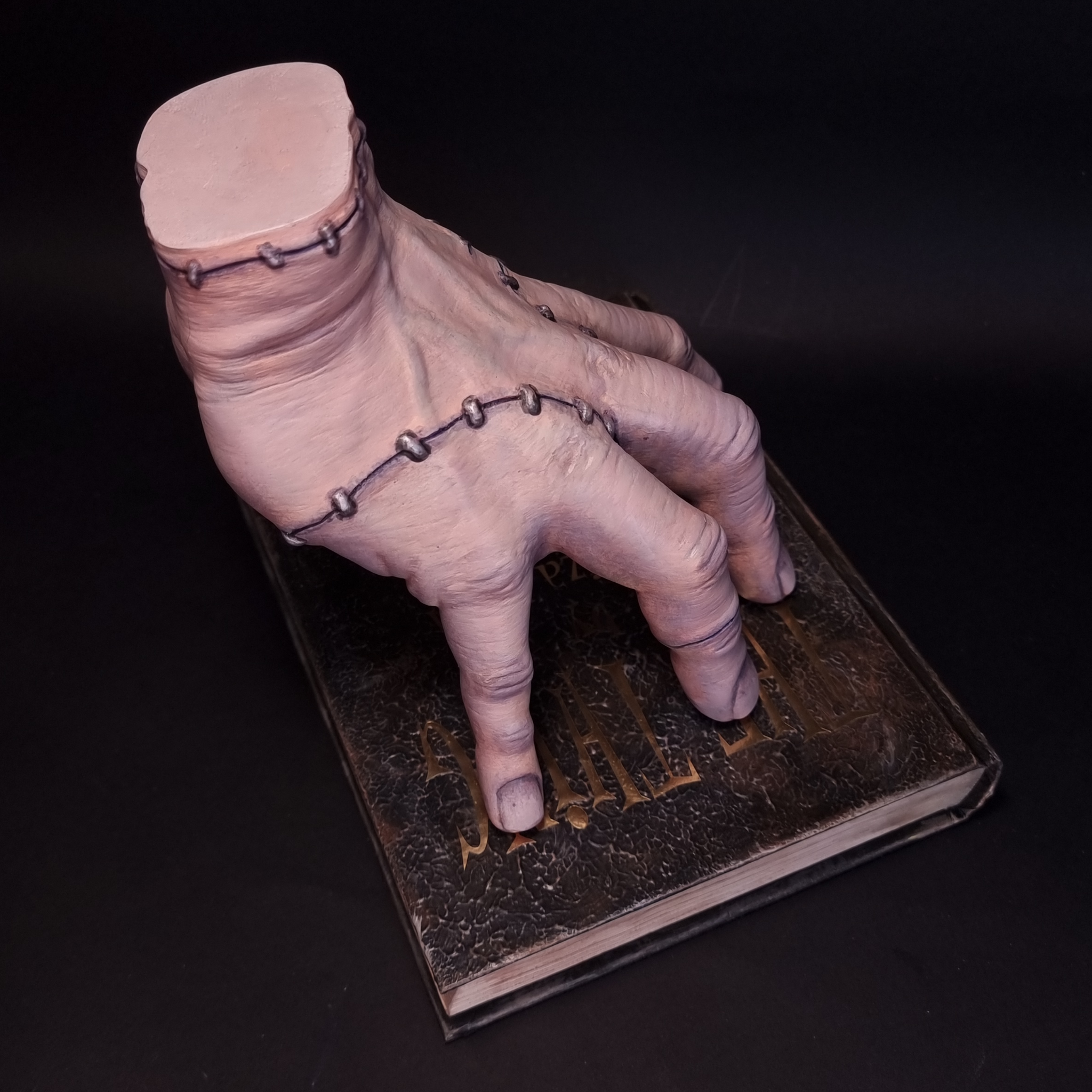Creeping curiosities in book form – 1:1 sculpture by Mortiza Birch
