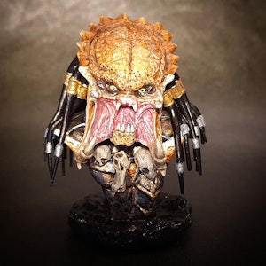 The Hunter – Sci-fi bust by Mortiza Birch