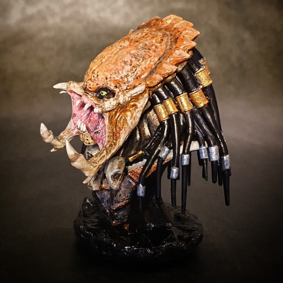 The Hunter – Sci-fi bust by Mortiza Birch