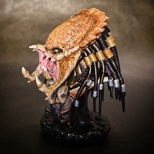 The Hunter – Sci-fi bust by Mortiza Birch