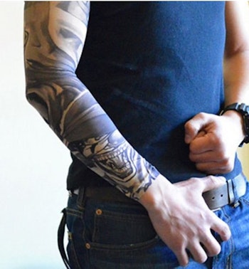 Armstrumpa med Tatuering  mönster skämt