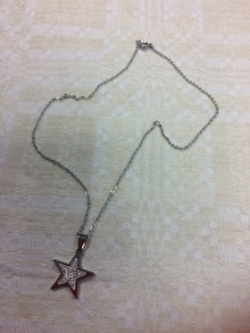 Vackert Halsband med Strass