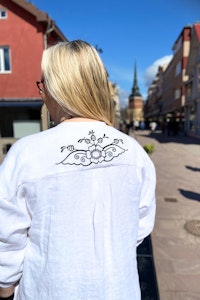 Krysmynta rak linneklänning i linnetyg, Finns i vit och dalablå.