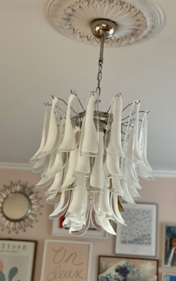 White Murano Glass Chandelier in the style of Mazzega - Large size.