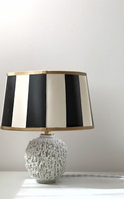 Gunnar Nylund Cream Colored "Chamotte" Table Lamp. 1940s.