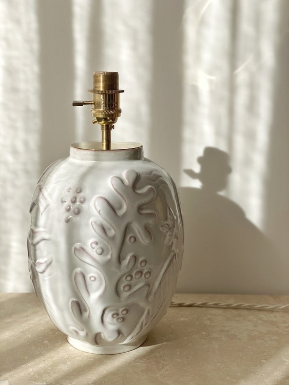 Anna-Lisa Thomson White Ceramic Table Lamp for Upsala-Ekeby. 1940s.