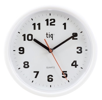 Tiq väggklocka helt i plast, 24,5 cm - 101307
