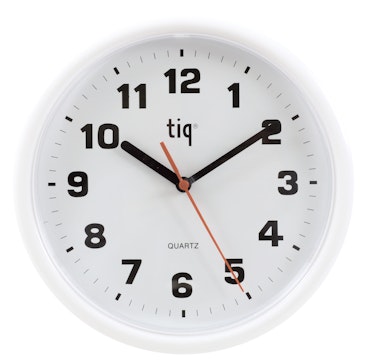 Tiq väggklocka helt i plast, 24,5 cm - 101307