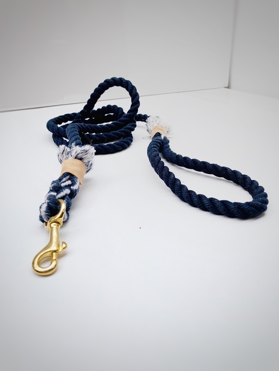 Hundkoppel av rep i blå färg