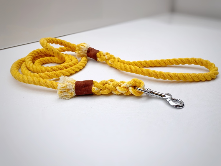 Hundkoppel av rep i gul färg