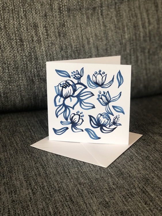 Handmålat kort blå blomma