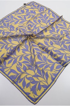 Scarfella mjuk handsydd scarf D188R21