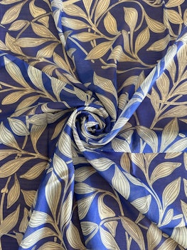 Scarfella mjuk handsydd scarf D188R04