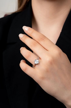 Fyrklöver figurerad silverfärgad justerbar ring