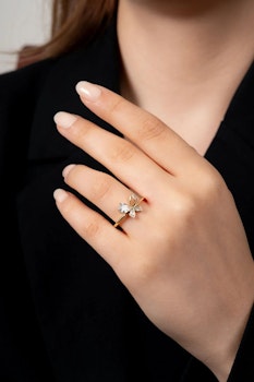 Butterfly Wing Figured Stone Detaljerad Guld Gul Dam Ring