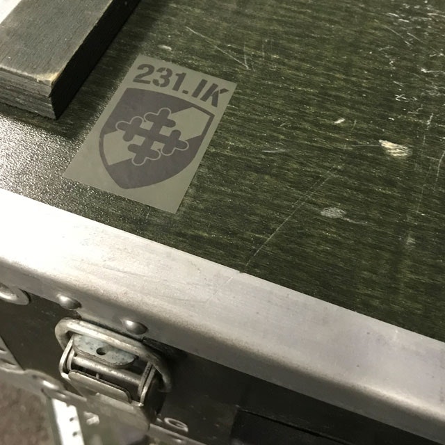 Uppmärkning av låda med Klistermärken 231.IK.