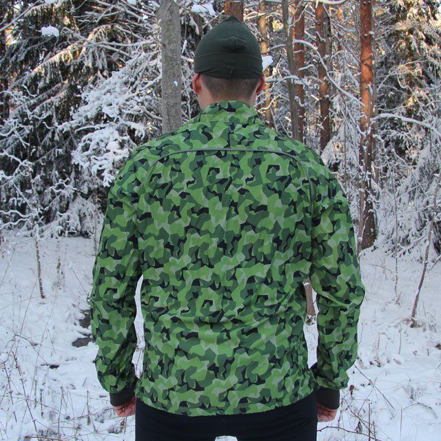 Camouflage fabric on the back of a Running Jacket M90 MI.