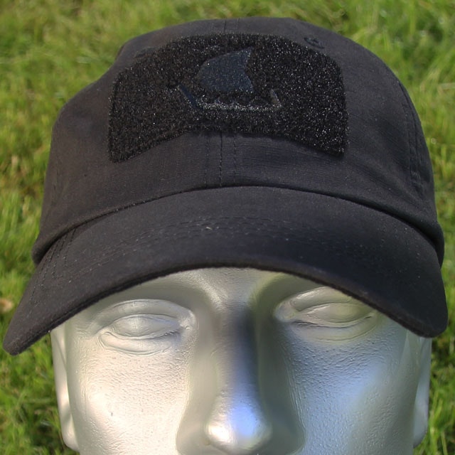 Mannequin wearing a Baseball Cap Black.