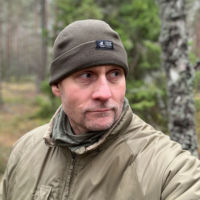 Beanie Fleece Green from TAC-UP GEAR seen in the green forest on a model