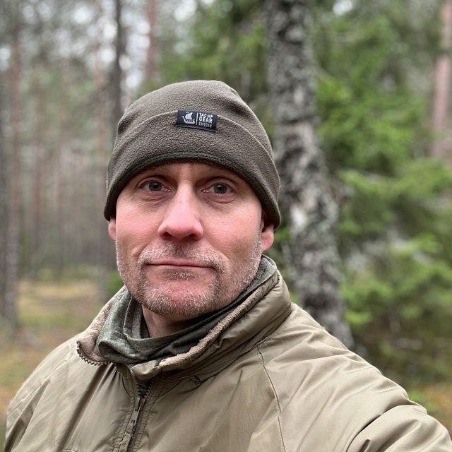 Beanie Fleece Green from TAC-UP GEAR seen from the front in the forest on a model