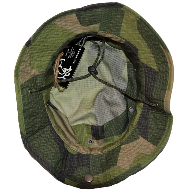 Inside the skull of a Boonie Hat M90.